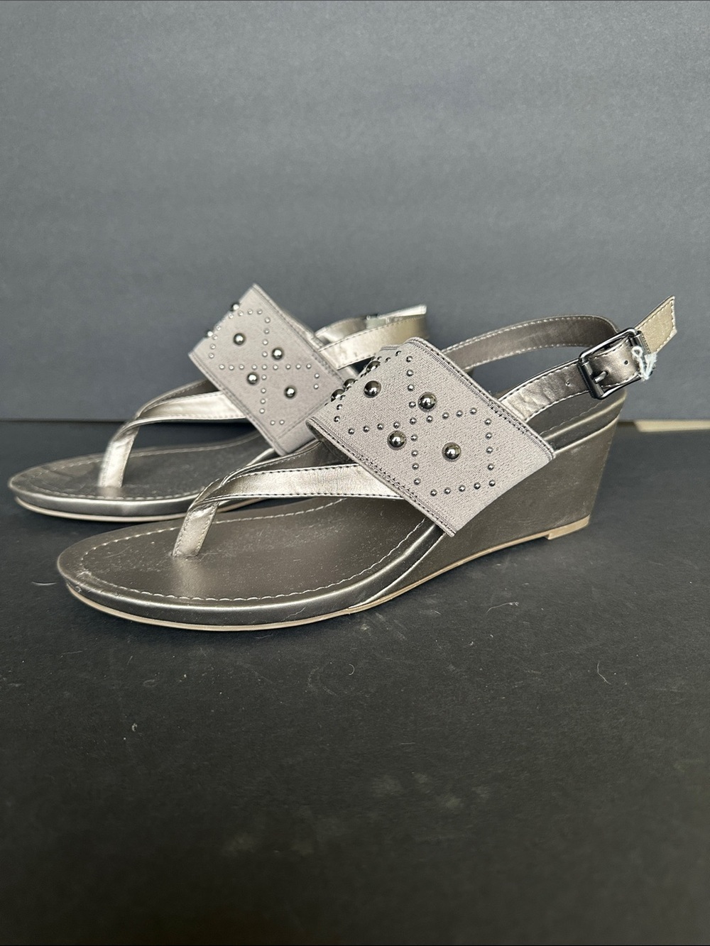 Simply Vera Vera Wang silver wedge sandals women’s size 9.5